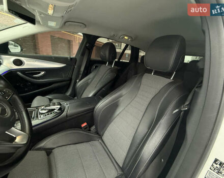 Білий Мерседес Е-Клас, об'ємом двигуна 2 л та пробігом 280 тис. км за 26499 $, фото 44 на Automoto.ua