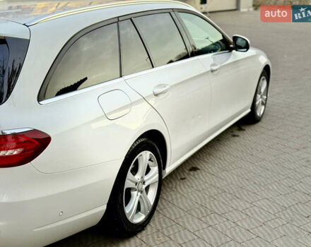 Белый Мерседес Е-Класс, объемом двигателя 2.14 л и пробегом 366 тыс. км за 22999 $, фото 30 на Automoto.ua