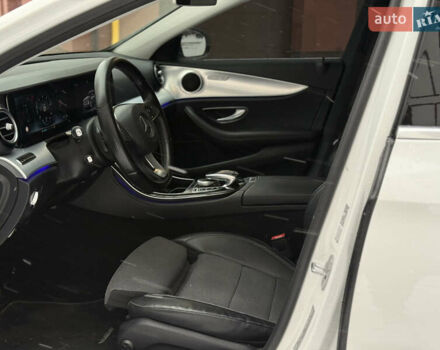 Білий Мерседес Е-Клас, об'ємом двигуна 2 л та пробігом 280 тис. км за 26499 $, фото 25 на Automoto.ua