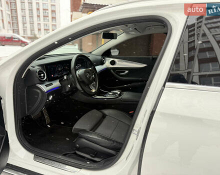 Білий Мерседес Е-Клас, об'ємом двигуна 2 л та пробігом 280 тис. км за 26499 $, фото 1 на Automoto.ua