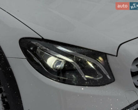 Білий Мерседес Е-Клас, об'ємом двигуна 2 л та пробігом 280 тис. км за 26499 $, фото 51 на Automoto.ua