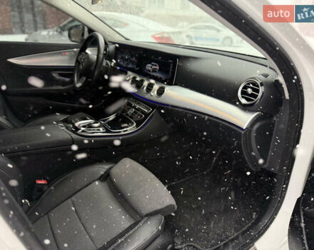 Білий Мерседес Е-Клас, об'ємом двигуна 2 л та пробігом 280 тис. км за 26499 $, фото 49 на Automoto.ua