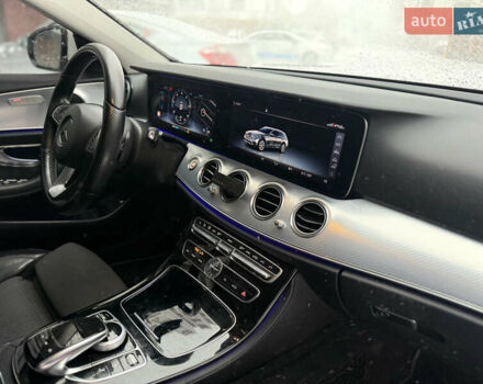 Білий Мерседес Е-Клас, об'ємом двигуна 2 л та пробігом 280 тис. км за 26499 $, фото 50 на Automoto.ua