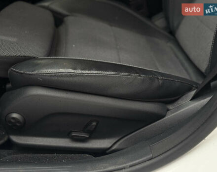 Білий Мерседес Е-Клас, об'ємом двигуна 2 л та пробігом 280 тис. км за 26499 $, фото 26 на Automoto.ua