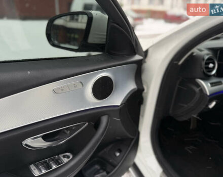 Білий Мерседес Е-Клас, об'ємом двигуна 2 л та пробігом 280 тис. км за 26499 $, фото 30 на Automoto.ua