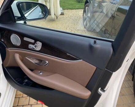 Белый Мерседес Е-Класс, объемом двигателя 3 л и пробегом 70 тыс. км за 27500 $, фото 5 на Automoto.ua