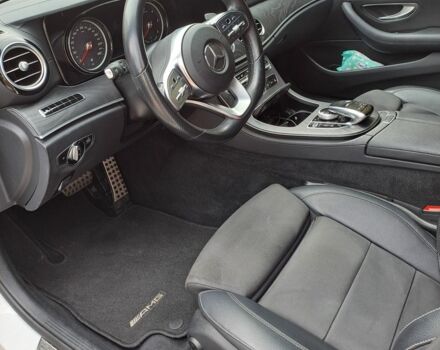 Білий Мерседес Е-Клас, об'ємом двигуна 2 л та пробігом 110 тис. км за 31338 $, фото 2 на Automoto.ua