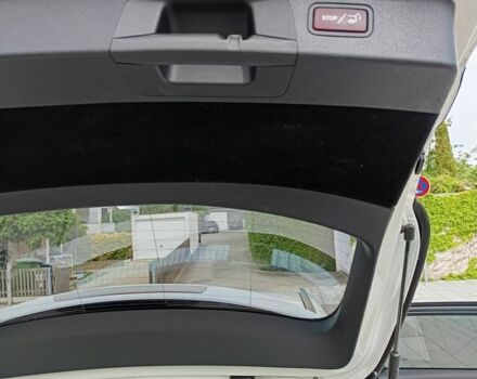 Білий Мерседес Е-Клас, об'ємом двигуна 2 л та пробігом 110 тис. км за 31338 $, фото 12 на Automoto.ua