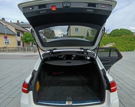 Білий Мерседес Е-Клас, об'ємом двигуна 2 л та пробігом 110 тис. км за 31338 $, фото 17 на Automoto.ua