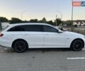 Белый Мерседес Е-Класс, объемом двигателя 2.1 л и пробегом 265 тыс. км за 33500 $, фото 5 на Automoto.ua