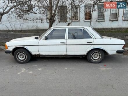 Белый Мерседес Е-Класс, объемом двигателя 2 л и пробегом 306 тыс. км за 750 $, фото 1 на Automoto.ua