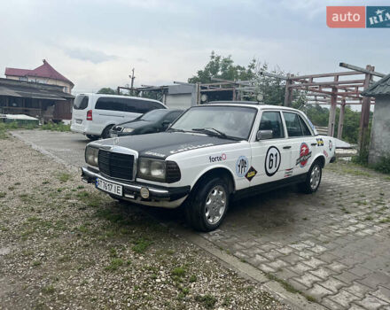 Белый Мерседес Е-Класс, объемом двигателя 2.4 л и пробегом 178 тыс. км за 2800 $, фото 1 на Automoto.ua