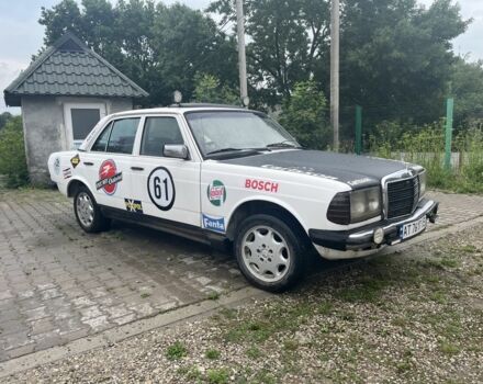 Белый Мерседес Е-Класс, объемом двигателя 2.4 л и пробегом 380 тыс. км за 2800 $, фото 1 на Automoto.ua