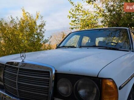 Белый Мерседес Е-Класс, объемом двигателя 2 л и пробегом 446 тыс. км за 1999 $, фото 1 на Automoto.ua