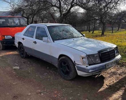 Белый Мерседес Е-Класс, объемом двигателя 2.5 л и пробегом 100 тыс. км за 800 $, фото 1 на Automoto.ua