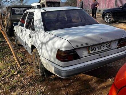 Белый Мерседес Е-Класс, объемом двигателя 2.5 л и пробегом 100 тыс. км за 800 $, фото 1 на Automoto.ua