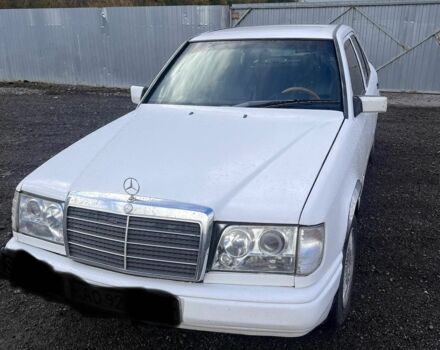 Белый Мерседес Е-Класс, объемом двигателя 3 л и пробегом 30 тыс. км за 1700 $, фото 1 на Automoto.ua