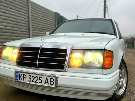 Белый Мерседес Е-Класс, объемом двигателя 2.3 л и пробегом 100 тыс. км за 1650 $, фото 1 на Automoto.ua