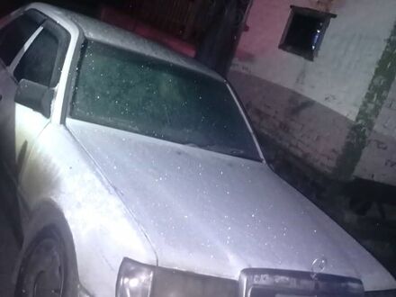 Білий Мерседес Е-Клас, об'ємом двигуна 3 л та пробігом 540 тис. км за 1500 $, фото 1 на Automoto.ua