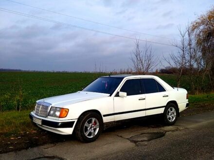 Белый Мерседес Е-Класс, объемом двигателя 2 л и пробегом 290 тыс. км за 3100 $, фото 1 на Automoto.ua