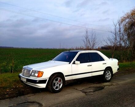 Білий Мерседес Е-Клас, об'ємом двигуна 2 л та пробігом 290 тис. км за 3100 $, фото 1 на Automoto.ua