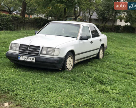 Білий Мерседес Е-Клас, об'ємом двигуна 2 л та пробігом 300 тис. км за 1200 $, фото 1 на Automoto.ua