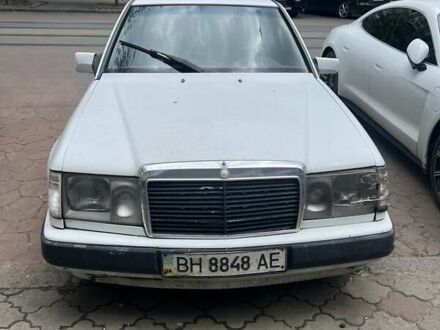 Мерседес Е-Клас 1986 у Одесі на Automoto.ua Білий Мерседес Е-Клас, об'ємом двигуна 2 л та пробігом 33 тис. км за 2000 $, фото 1 на Automoto.ua