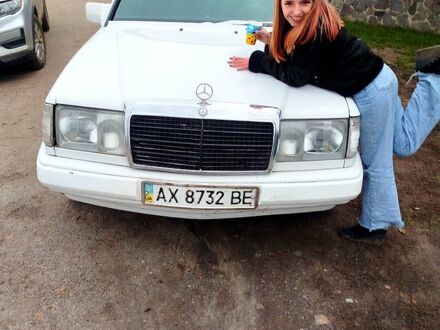 Білий Мерседес Е-Клас, об'ємом двигуна 2.3 л та пробігом 100 тис. км за 2000 $, фото 1 на Automoto.ua