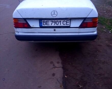 Білий Мерседес Е-Клас, об'ємом двигуна 2 л та пробігом 100 тис. км за 600 $, фото 1 на Automoto.ua