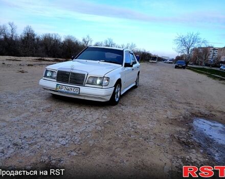 Белый Мерседес Е-Класс, объемом двигателя 2 л и пробегом 0 тыс. км за 1500 $, фото 1 на Automoto.ua