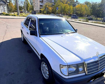 Білий Мерседес Е-Клас, об'ємом двигуна 2.3 л та пробігом 359 тис. км за 2100 $, фото 1 на Automoto.ua