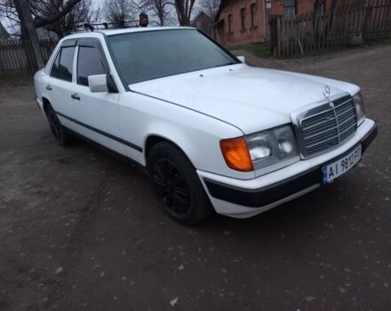 Белый Мерседес Е-Класс, объемом двигателя 2.6 л и пробегом 1 тыс. км за 2300 $, фото 1 на Automoto.ua