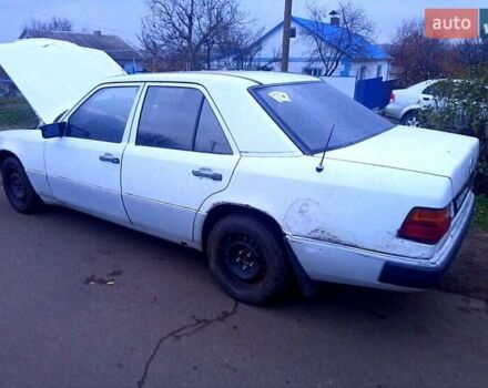 Білий Мерседес Е-Клас, об'ємом двигуна 2 л та пробігом 100 тис. км за 600 $, фото 1 на Automoto.ua