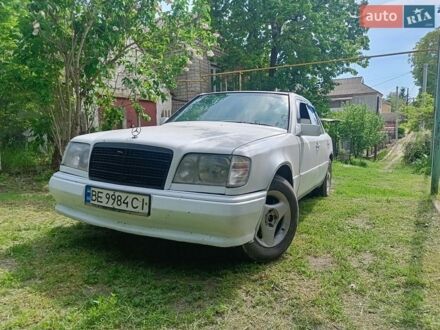 Белый Мерседес Е-Класс, объемом двигателя 2.3 л и пробегом 350 тыс. км за 1700 $, фото 1 на Automoto.ua
