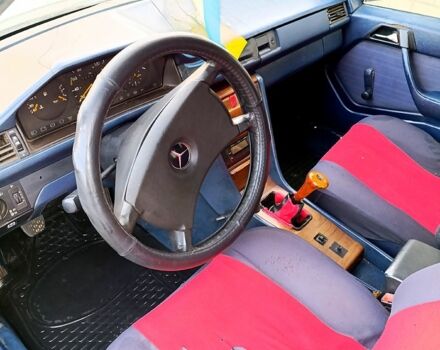 Белый Мерседес Е-Класс, объемом двигателя 2 л и пробегом 250 тыс. км за 1850 $, фото 1 на Automoto.ua