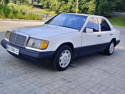 Мерседес Е-Клас 1988 у Хмельницькому на Automoto.ua Білий Мерседес Е-Клас, об'ємом двигуна 2 л та пробігом 351 тис. км за 2300 $, фото 1 на Automoto.ua