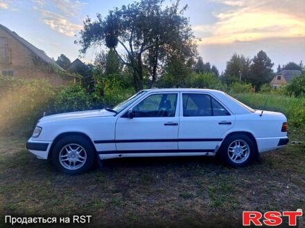 Белый Мерседес Е-Класс, объемом двигателя 2.6 л и пробегом 0 тыс. км за 3000 $, фото 1 на Automoto.ua