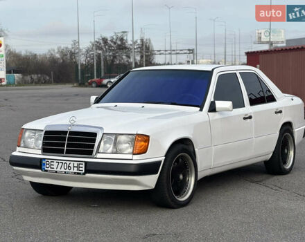 Белый Мерседес Е-Класс, объемом двигателя 2.6 л и пробегом 476 тыс. км за 5700 $, фото 1 на Automoto.ua