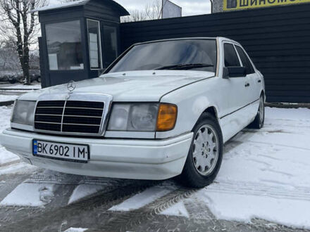 Белый Мерседес Е-Класс, объемом двигателя 2.5 л и пробегом 360 тыс. км за 1700 $, фото 1 на Automoto.ua