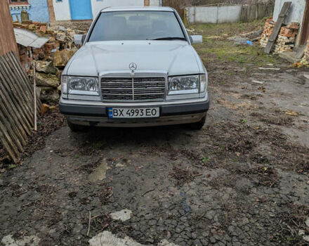 Білий Мерседес Е-Клас, об'ємом двигуна 2 л та пробігом 360 тис. км за 1850 $, фото 1 на Automoto.ua