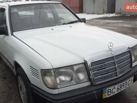 Мерседес Е-Класс 1989 в Дрогобыче на Automoto.ua Белый Мерседес Е-Класс, объемом двигателя 2.6 л и пробегом 397 тыс. км за 2200 $, фото 1 на Automoto.ua