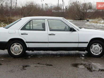 Мерседес Е-Класс 1989 в Дрогобыче на Automoto.ua Белый Мерседес Е-Класс, объемом двигателя 2.6 л и пробегом 396 тыс. км за 2250 $, фото 1 на Automoto.ua