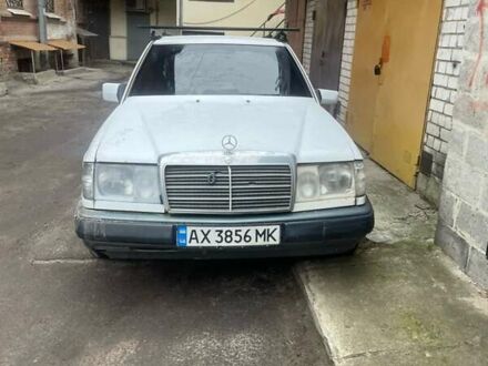 Белый Мерседес Е-Класс, объемом двигателя 2.3 л и пробегом 343 тыс. км за 2700 $, фото 1 на Automoto.ua