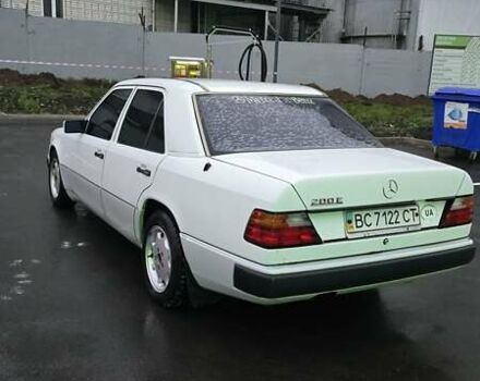 Белый Мерседес Е-Класс, объемом двигателя 2 л и пробегом 357 тыс. км за 1700 $, фото 1 на Automoto.ua