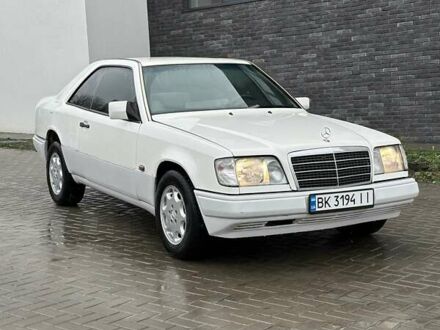 Білий Мерседес Е-Клас, об'ємом двигуна 2 л та пробігом 418 тис. км за 2750 $, фото 1 на Automoto.ua