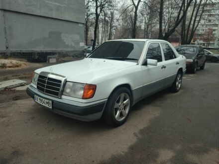 Білий Мерседес Е-Клас, об'ємом двигуна 2.2 л та пробігом 350 тис. км за 2800 $, фото 1 на Automoto.ua