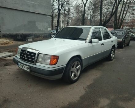 Белый Мерседес Е-Класс, объемом двигателя 2.2 л и пробегом 350 тыс. км за 2800 $, фото 1 на Automoto.ua