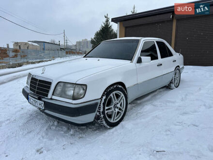 Белый Мерседес Е-Класс, объемом двигателя 2.8 л и пробегом 400 тыс. км за 3200 $, фото 1 на Automoto.ua