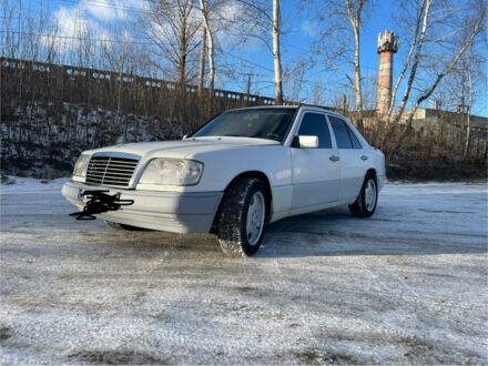 Білий Мерседес Е-Клас, об'ємом двигуна 2.2 л та пробігом 400 тис. км за 2200 $, фото 1 на Automoto.ua