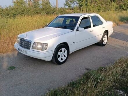 Мерседес Е-Класс 1994 в Одессе на Automoto.ua Белый Мерседес Е-Класс, объемом двигателя 2 л и пробегом 300 тыс. км за 2600 $, фото 1 на Automoto.ua